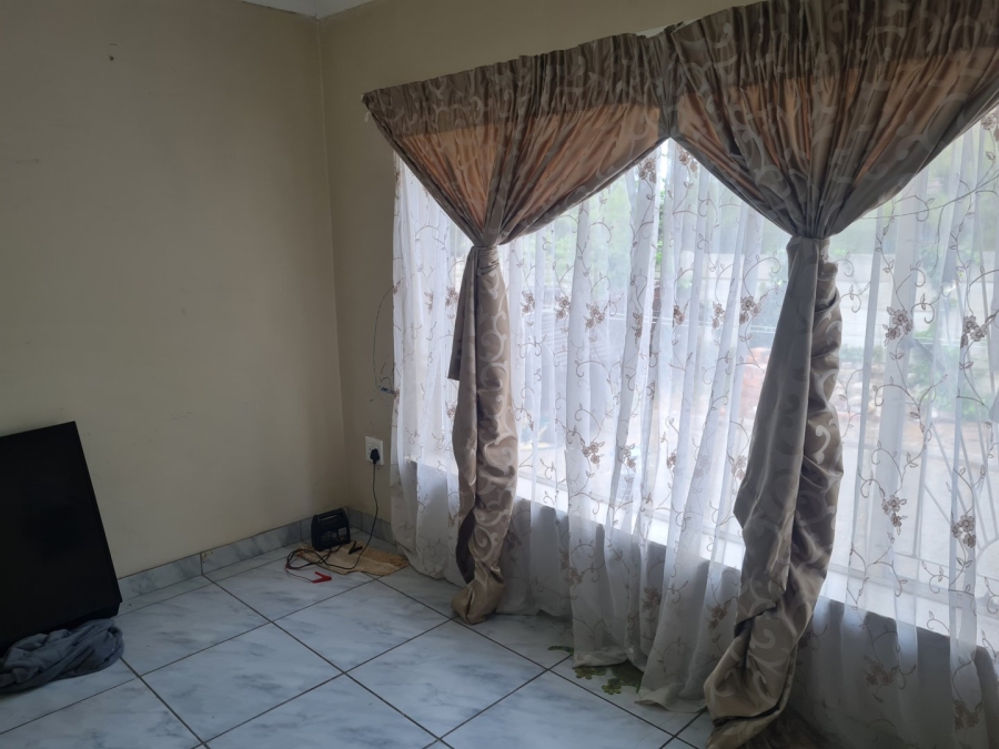 5 Bedroom Property for Sale in Pellissier Free State